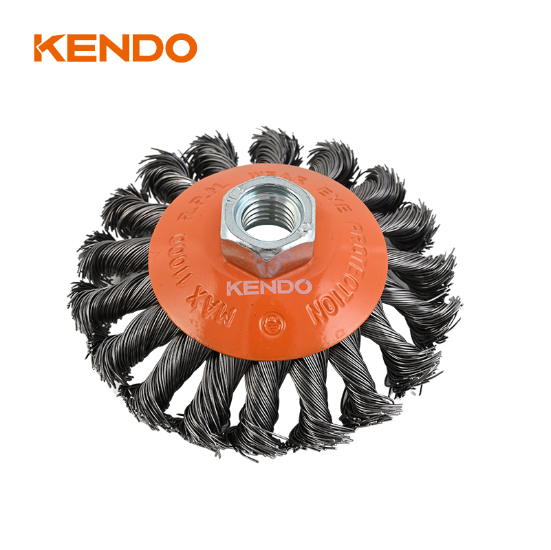 Brosse conique, fil noué