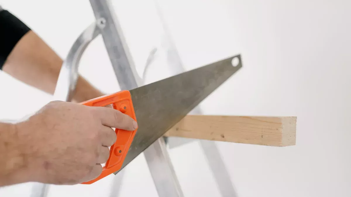 Scies à main pour le travail du bois: types, utilisations et ce dont vous avez besoin