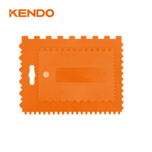 2 grattoirs en plastique avec dent