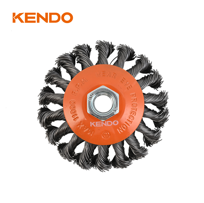 Brosse conique, fil noué