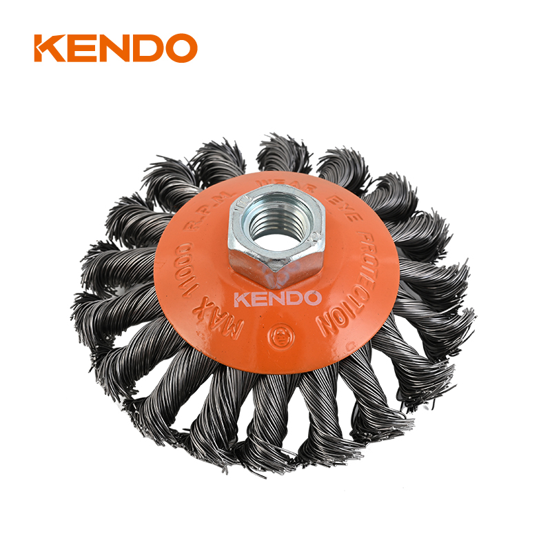 Brosse conique, fil noué