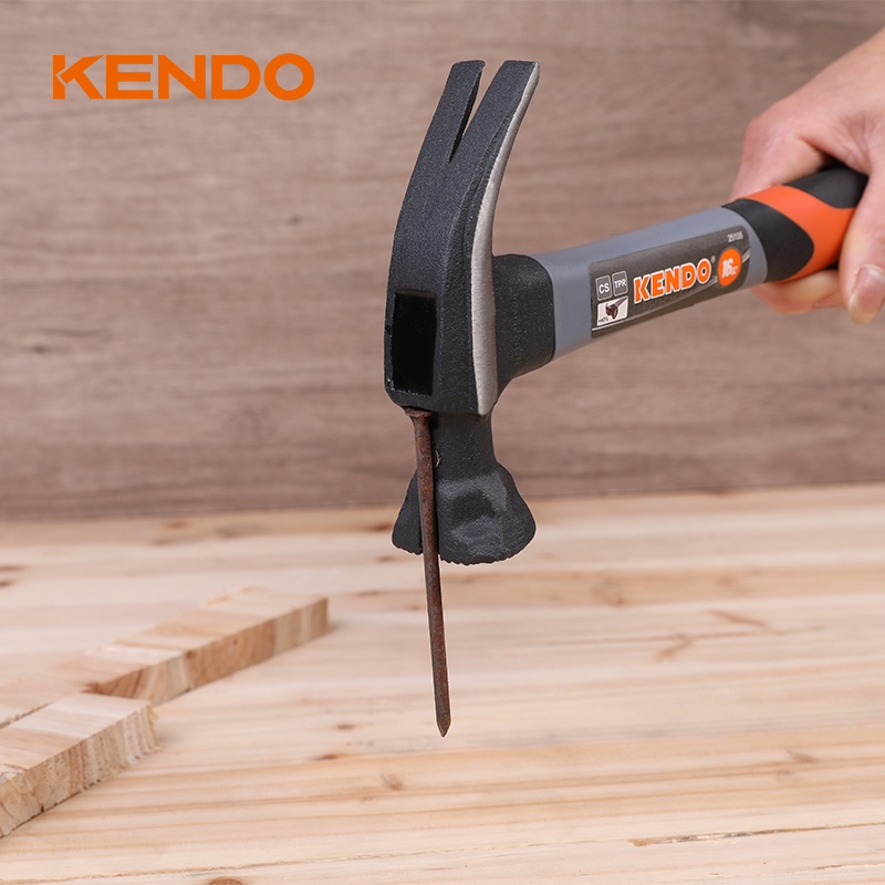 Quel est le rôle de Claw Hammer ?