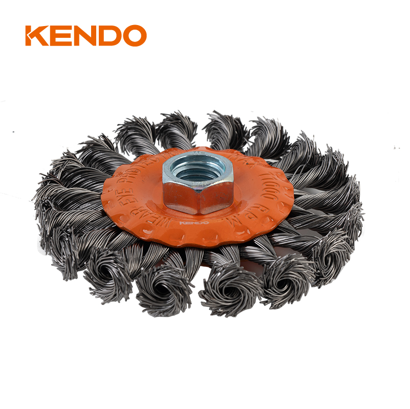 Brosse circulaire, fil noué 