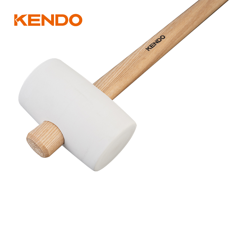 Maillet en caoutchouc, blanc, manche en bois