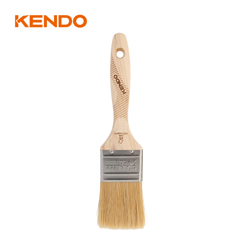 Pinceau à poils avec manche en bois